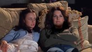 Alexis Bledel and Lauren Graham in Gilmore Girls | Image via Warner Bros. Television